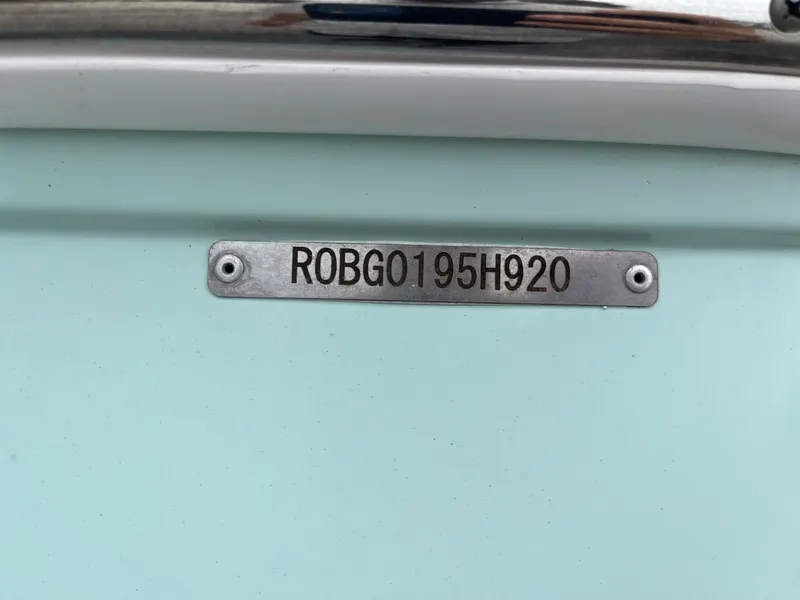 Slide: The Image of Robalo 226 Cayman 2020 - 7