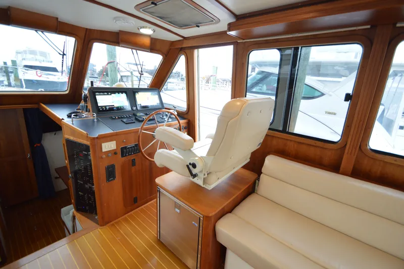 Slide: The Image of Legacy 42 Sedan 2005 - 14