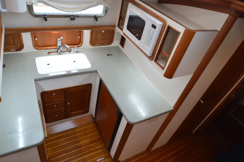 Slide: The Image of Legacy 42 Sedan 2005 - 25