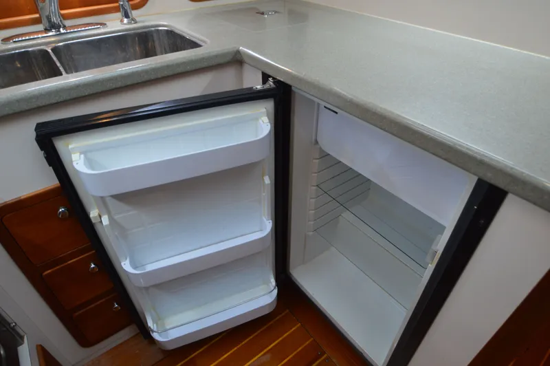 Slide: The Image of Legacy 42 Sedan 2005 - 27