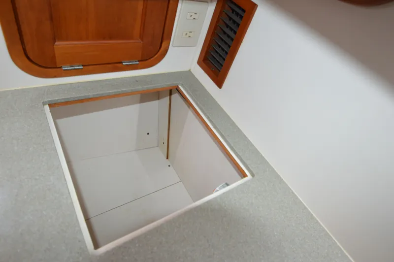 Slide: The Image of Legacy 42 Sedan 2005 - 28