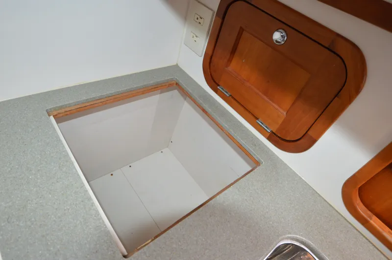 Slide: The Image of Legacy 42 Sedan 2005 - 29