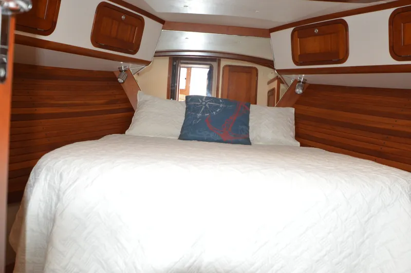 Slide: The Image of Legacy 42 Sedan 2005 - 32