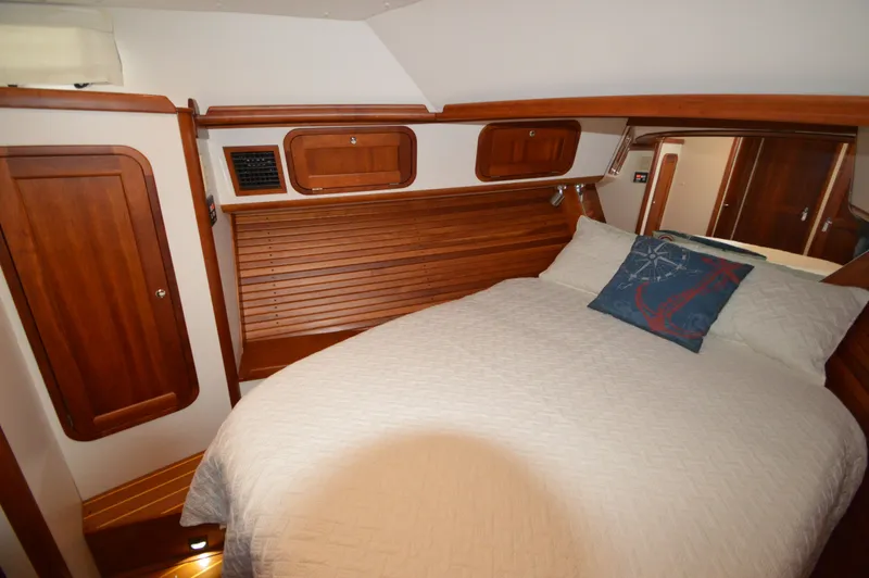 Slide: The Image of Legacy 42 Sedan 2005 - 33