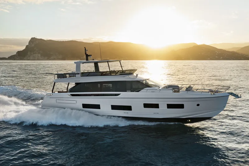 The Image of Azimut FLY 82 - 0