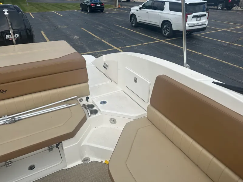 Slide: The Image of Sea Ray SPXO 230 2018 - 16