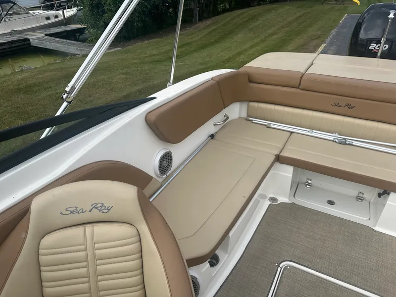 Slide: The Image of Sea Ray SPXO 230 2018 - 17