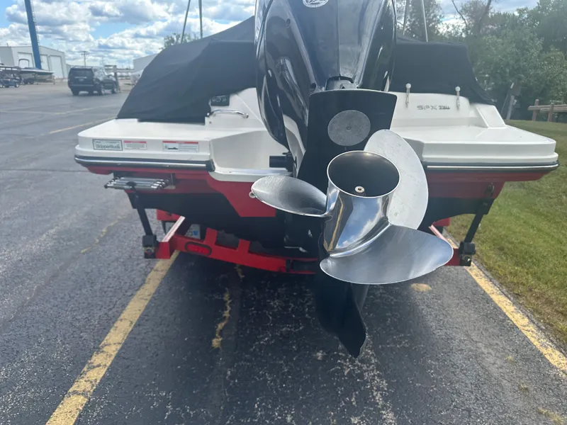 Slide: The Image of Sea Ray SPXO 230 2018 - 3