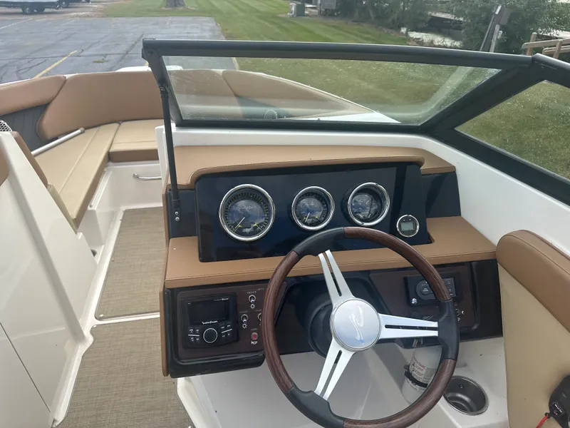 Slide: The Image of Sea Ray SPXO 230 2018 - 5