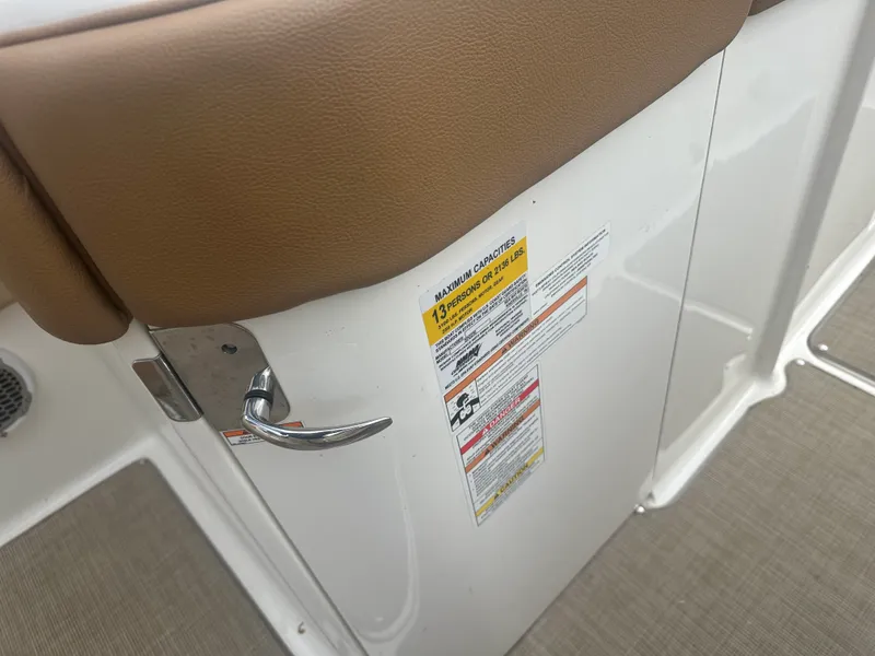 Slide: The Image of Sea Ray SPXO 230 2018 - 8