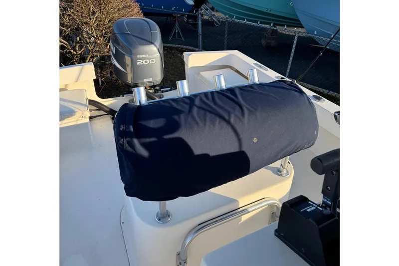 Slide: The Image of Parker 21SE Center Console boat with Yamaha 200 engine, year 2004. - 5