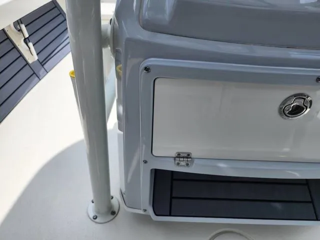 Slide: The Image of Pathfinder 2500 Hybrid 2025 - 12