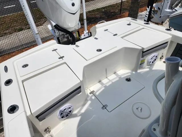 Slide: The Image of Pathfinder 2500 Hybrid 2025 - 17