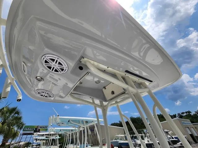 Slide: The Image of Pathfinder 2500 Hybrid 2025 - 18