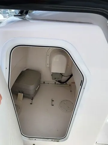 Slide: The Image of Everglades 243 Center Console 2018 - 15