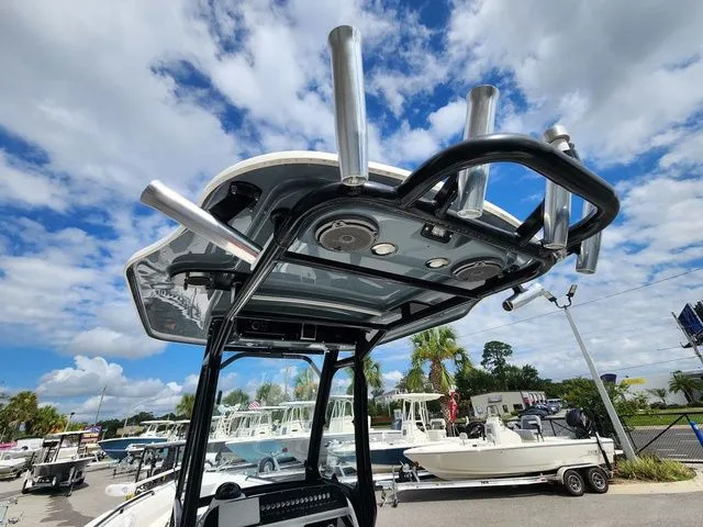 Slide: The Image of Everglades 243 Center Console 2018 - 7