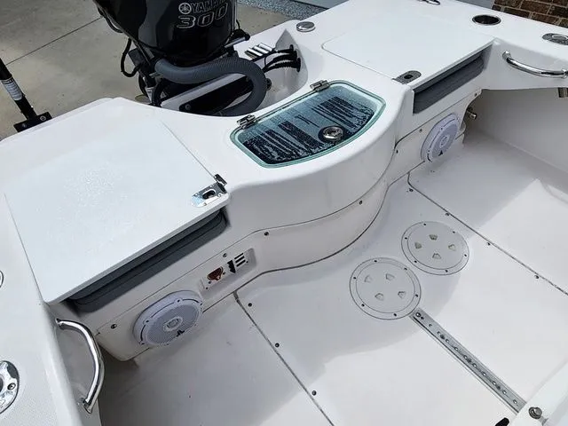 Slide: The Image of Everglades 243 Center Console 2018 - 8