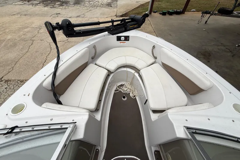 Slide: The Image of 2008 Four Winns 203 Horizon Fish & Ski boat with bow seating and trolling motor. - 4