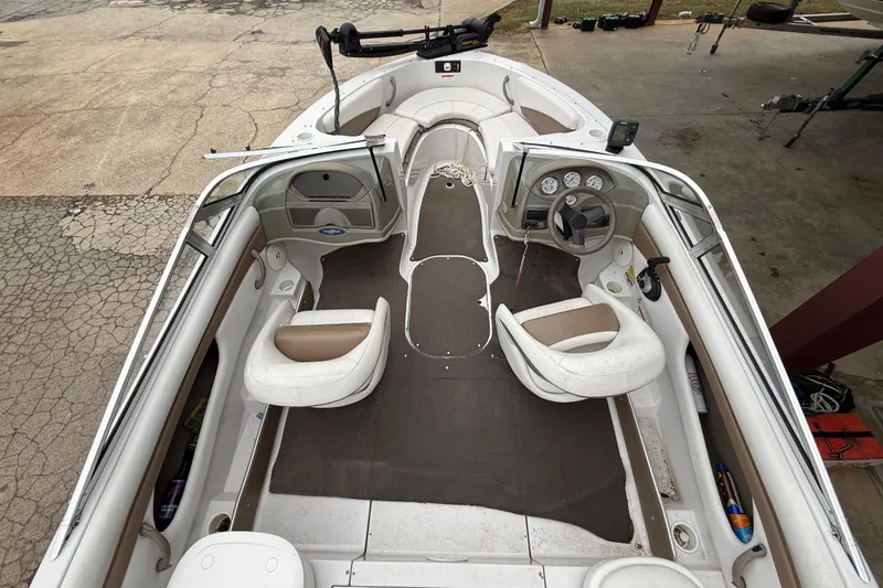 Slide: The Image of 2008 Four Winns 203 Horizon Fish & Ski boat interior with seating and steering wheel. - 7