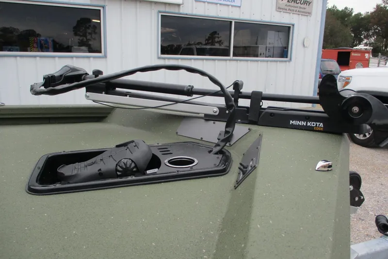 Slide: The Image of 2026 Vexus DEFENDER AVX181 boat with Minn Kota Edge trolling motor. - 15