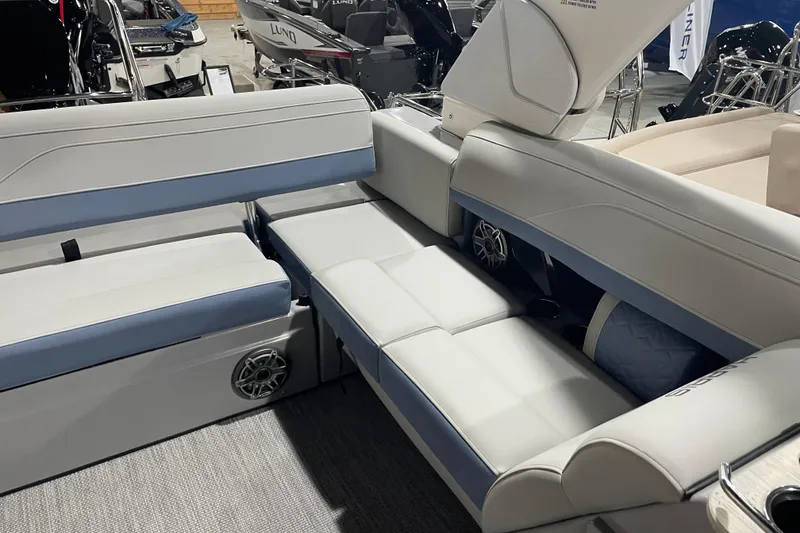 Slide: The Image of 2026 Harris Grand Mariner SLEC 250 interior with luxurious seating and modern design. - 23