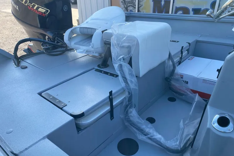 Slide: The Image of Interior of 2026 G3 Bay 20 boat with Yamaha engine and seating. - 9