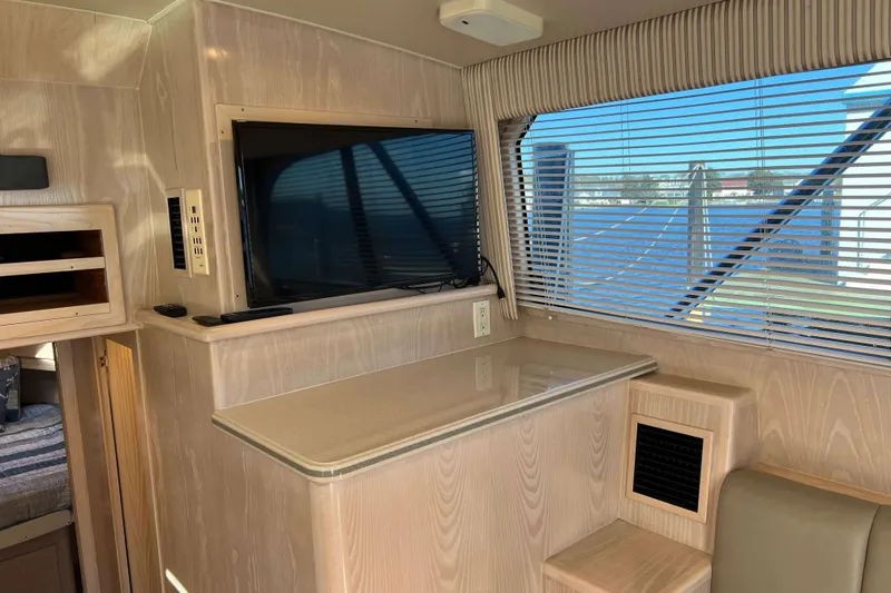 Slide: The Image of Interior of 2003 Henriques Yachts 35 Sportfisherman with TV and window view. - 33