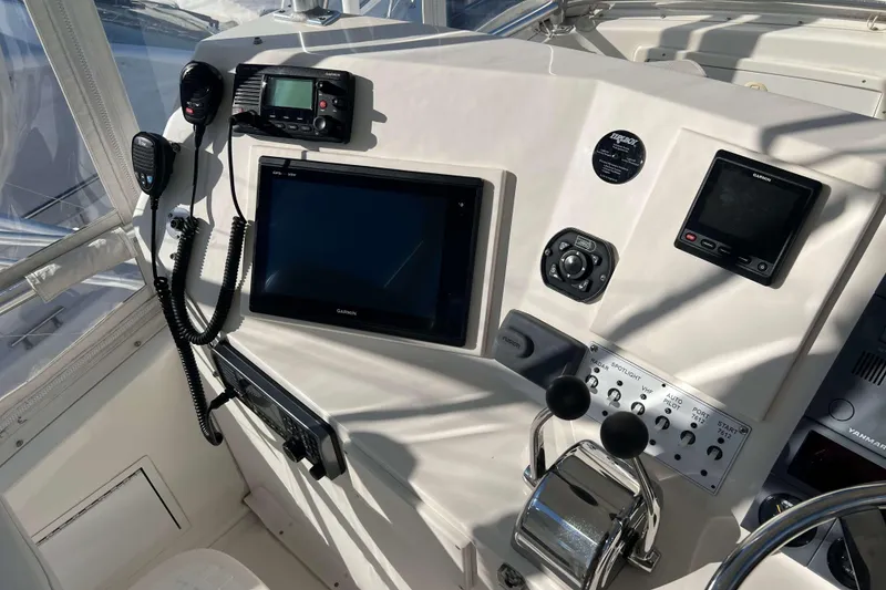 Slide: The Image of 2003 Henriques Yachts 35 Sportfisherman helm with navigation and communication equipment. - 87