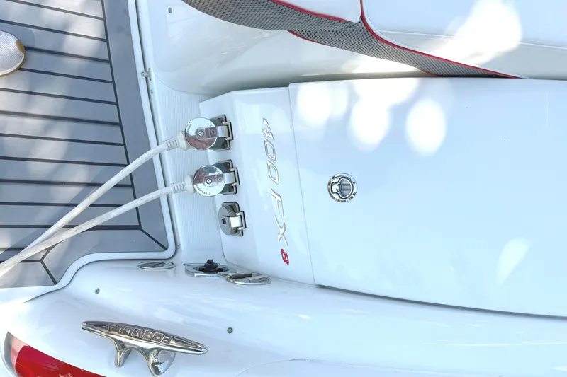 Slide: The Image of Rear view of a 2015 Formula 400 Super Sport boat. - 18