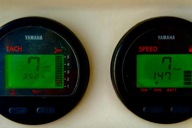 Slide: The Image of Yamaha tachometer and speedometer on 2014 Pathfinder 2200 TRS boat dashboard. - 7