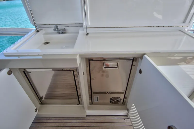 Slide: The Image of Outdoor kitchen area on 2017 Azimut 72 Flybridge yacht with sink and storage. - 28