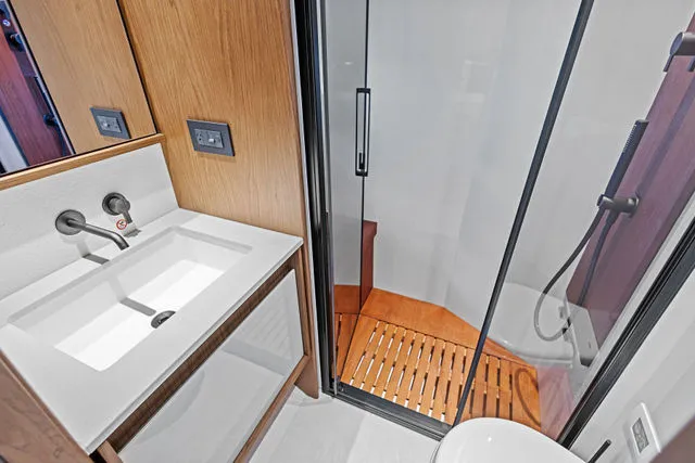 Slide: The Image of Azimut 72 2017 - 75