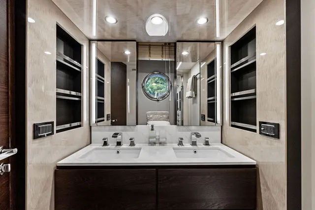 Slide: The Image of Azimut 72 2017 - 89