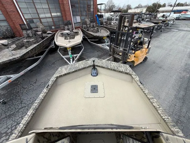 Slide: The Image of SeaArk 2072 MVJT Flatcat Jet 2026 - 9