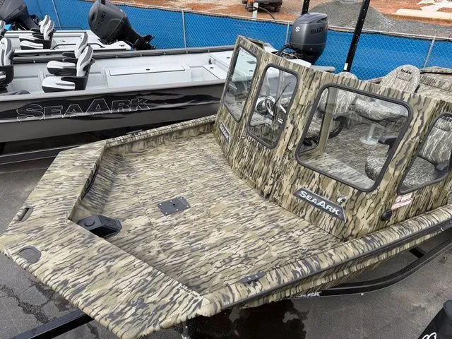 Slide: The Image of SeaArk 2072 MVJT Flatcat Jet 2026 - 5