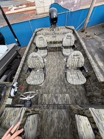 Slide: The Image of SeaArk 2072 MVJT Flatcat Jet 2026 - 6