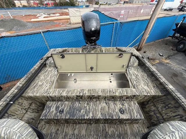 Slide: The Image of SeaArk 2072 MVJT Flatcat Jet 2026 - 8