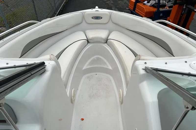 Slide: The Image of Interior view of 2000 Four Winns 200 Horizon boat with white seating. - 12