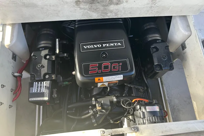 Slide: The Image of Engine compartment of 2000 Four Winns 200 Horizon with Volvo Penta 5.0Gi engine. - 20