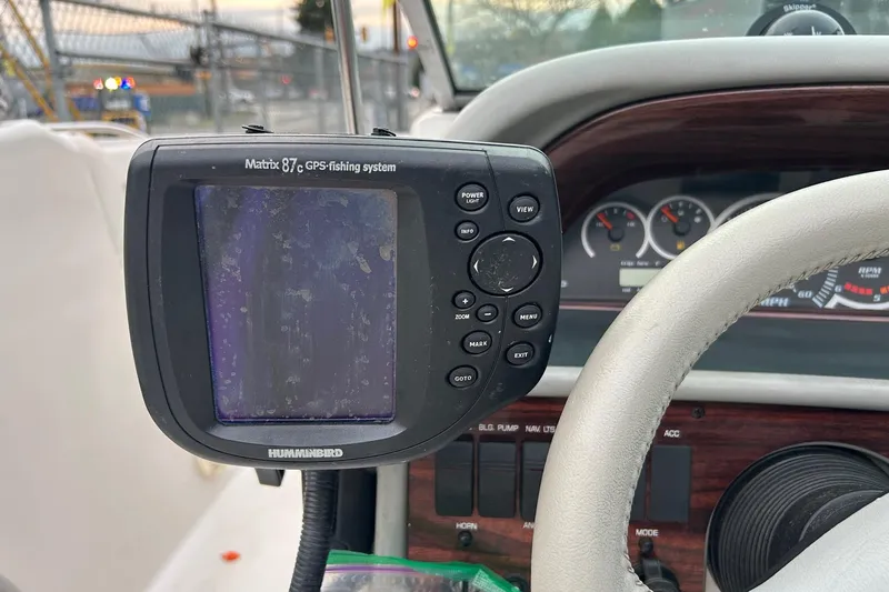 Slide: The Image of Humminbird Matrix 87c GPS-fishing system on 2000 Four Winns 200 Horizon dashboard. - 8