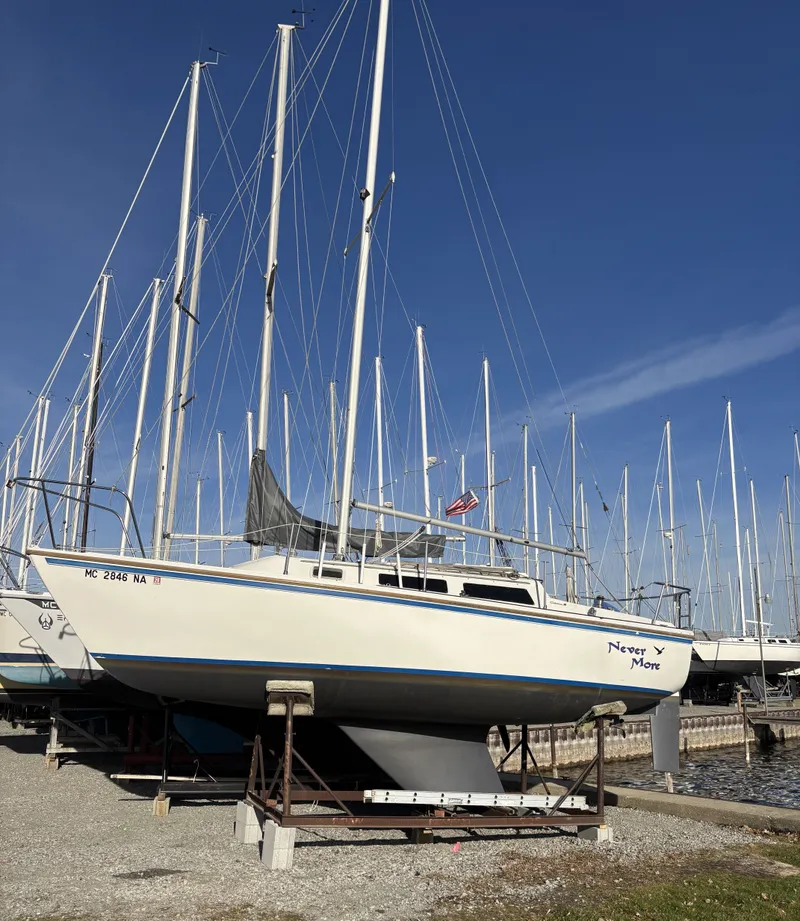 The Image of 1986 Catalina 25 sailboat on a dry dock. - 0