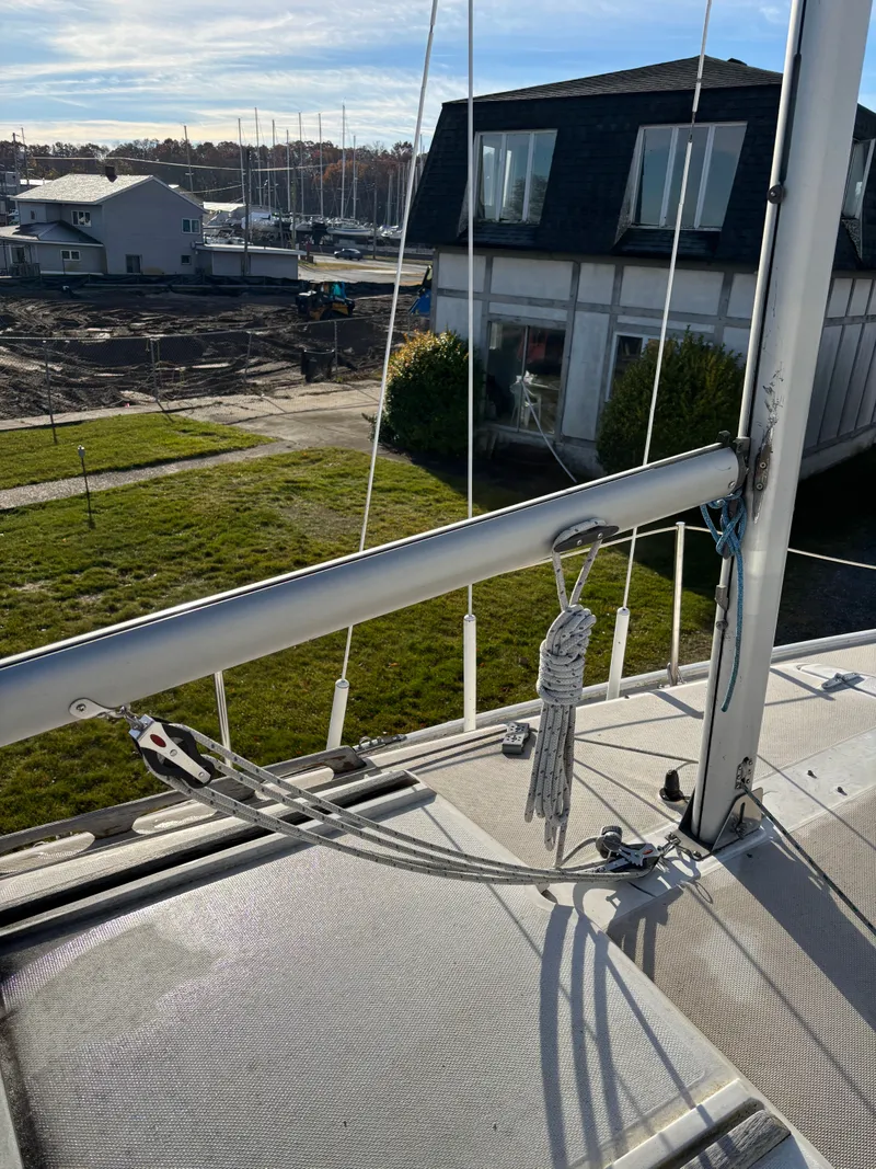 Slide: The Image of Deck of a 1986 Catalina 25 sailboat in a marina. - 11