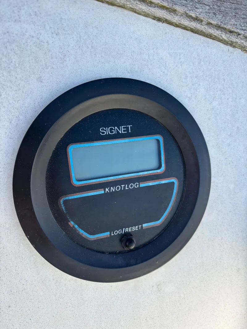 Slide: The Image of Signet knotlog on Catalina 25 boat, year 1986. - 30