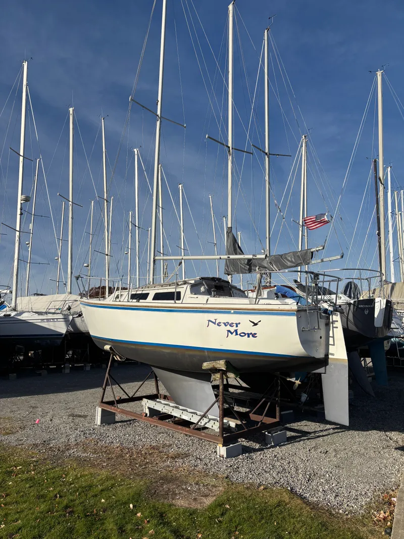 Slide: The Image of 1986 Catalina 25 sailboat on a dry dock. - 4