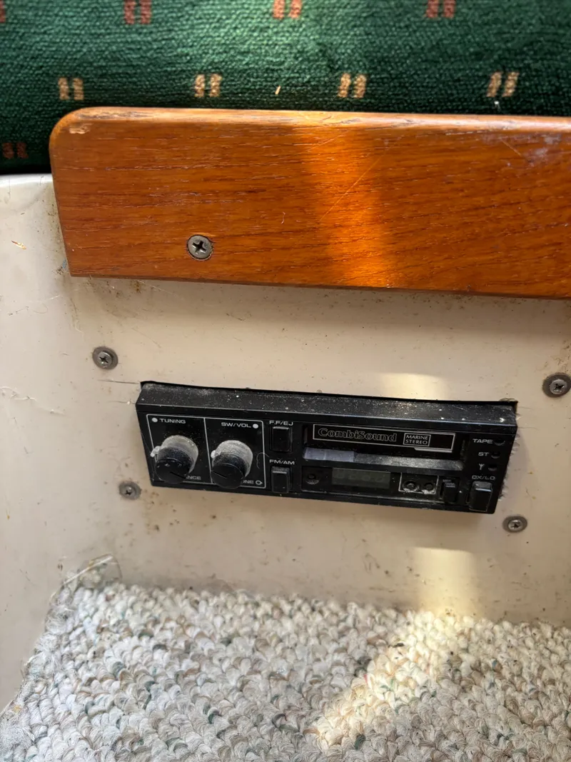 Slide: The Image of Built-in radio in a 1986 Catalina 25 boat. - 46