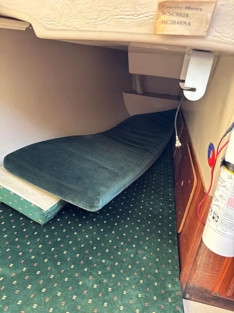 Slide: The Image of Catalina 25 1986 - 57