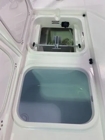 Slide: The Image of Robalo 266 Cayman 2026 - 14