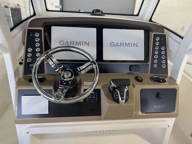 Slide: The Image of Robalo 266 Cayman 2026 - 21