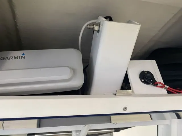 Slide: The Image of Robalo 266 Cayman 2026 - 24