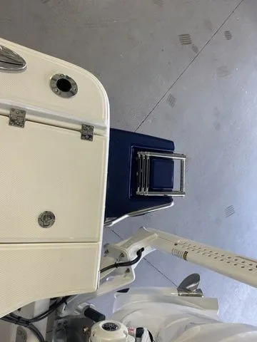 Slide: The Image of Robalo 266 Cayman 2026 - 37